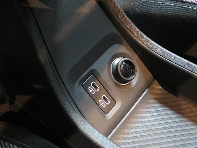 ＭＩＮＩ クーパーＣ　クラシック・トリム　禁煙車　アダプティブクルーズコントロール　全周囲カメラ　純正ナビ　シートヒーター　ステアリングヒーター　純正１７インチアロイホイール　レーンキープアシスト　パーキングアシスト（40枚目）