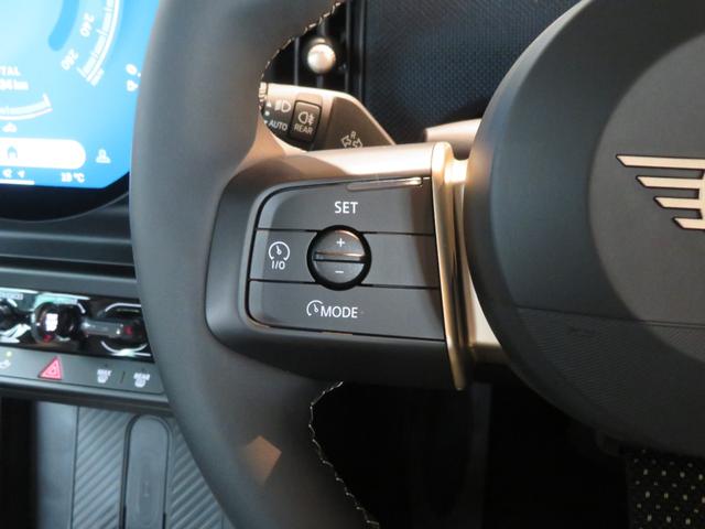 ＭＩＮＩ クーパーＣ　クラシック・トリム　禁煙車　アダプティブクルーズコントロール　全周囲カメラ　純正ナビ　シートヒーター　ステアリングヒーター　純正１７インチアロイホイール　レーンキープアシスト　パーキングアシスト（41枚目）