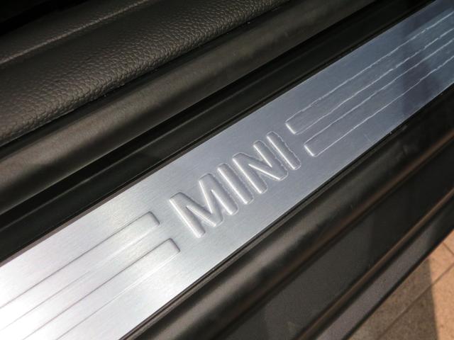 ＭＩＮＩ クーパーＣ　クラシック・トリム　禁煙車　アダプティブクルーズコントロール　全周囲カメラ　純正ナビ　シートヒーター　ステアリングヒーター　純正１７インチアロイホイール　レーンキープアシスト　パーキングアシスト（55枚目）