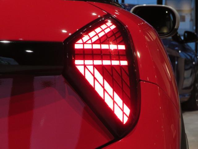 ＭＩＮＩ クーパーＣ　クラシック・トリム　禁煙車　アダプティブクルーズコントロール　全周囲カメラ　純正ナビ　シートヒーター　ステアリングヒーター　純正１７インチアロイホイール　レーンキープアシスト　パーキングアシスト（62枚目）