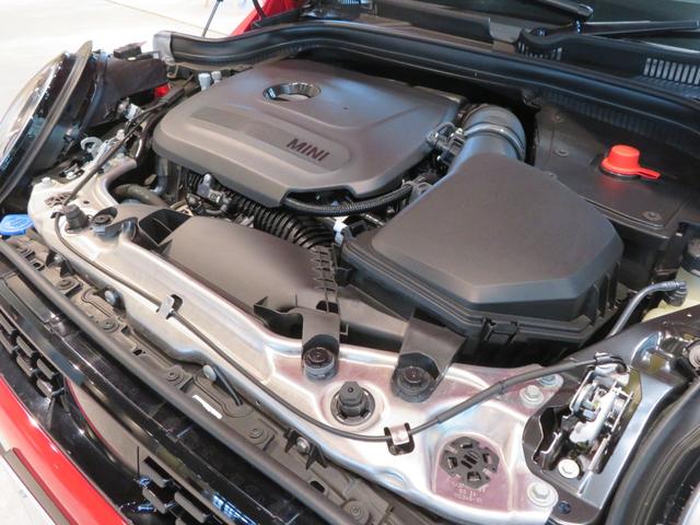 ＭＩＮＩ クーパーＣ　クラシック・トリム　禁煙車　アダプティブクルーズコントロール　全周囲カメラ　純正ナビ　シートヒーター　ステアリングヒーター　純正１７インチアロイホイール　レーンキープアシスト　パーキングアシスト（78枚目）