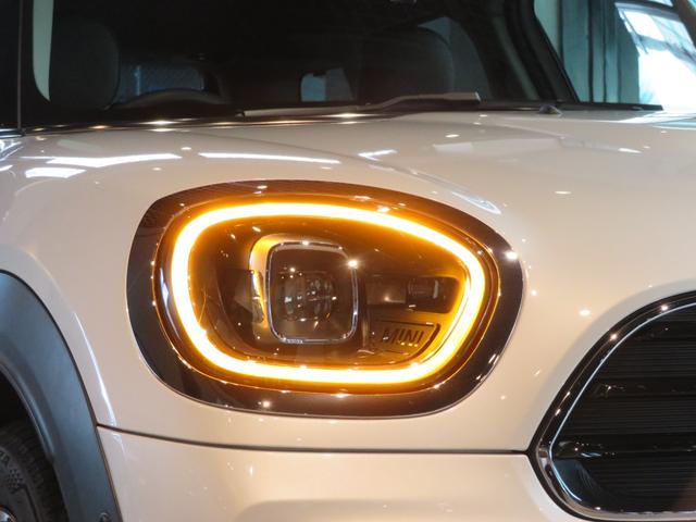ＭＩＮＩ クーパーＤクロスオーバープレミアム＋Ｐクラシクトリム　ワンオーナー　禁煙車　ディーゼル車　パーキングアシスト　リヤビューカメラ　レーンキープアシスト　シートヒーター　障害物センサー　純正アロイホイール　フロントフォグランプ　ａｐｐｌｅ　ｃａｒｐｌａｙ（16枚目）