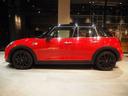 ＭＩＮＩ クーパーＳ　ワンオーナー　禁煙車　アダプティブクルーズコントロール　リヤビューカメラ　スポーツシート　純正アロイホイール　純正ナビ　障害物センサー　ルームミラー内蔵型ＥＴＣ２．０（6枚目）