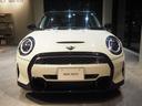 ＭＩＮＩ クーパーＳ　クラシック・トリム　ワンオーナー　禁煙車　パーキングアシスト　リヤビューカメラ　車線逸脱警告　本革シート　シートヒーター　Ａｐｐｌｅ　ＣａｒＰｌａｙ　オートライト　電動格納ミラー　障害物センサー（2枚目）