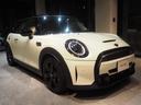 ＭＩＮＩ クーパーＳ　クラシック・トリム　ワンオーナー　禁煙車　パーキングアシスト　リヤビューカメラ　車線逸脱警告　本革シート　シートヒーター　Ａｐｐｌｅ　ＣａｒＰｌａｙ　オートライト　電動格納ミラー　障害物センサー（4枚目）