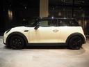 ＭＩＮＩ クーパーＳ　クラシック・トリム　ワンオーナー　禁煙車　パーキングアシスト　リヤビューカメラ　車線逸脱警告　本革シート　シートヒーター　Ａｐｐｌｅ　ＣａｒＰｌａｙ　オートライト　電動格納ミラー　障害物センサー（6枚目）