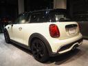ＭＩＮＩ クーパーＳ　クラシック・トリム　ワンオーナー　禁煙車　パーキングアシスト　リヤビューカメラ　車線逸脱警告　本革シート　シートヒーター　Ａｐｐｌｅ　ＣａｒＰｌａｙ　オートライト　電動格納ミラー　障害物センサー（8枚目）