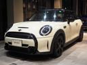 クーパーＳ　クラシック・トリム　ワンオーナー　禁煙車　パーキングアシスト　リヤビューカメラ　車線逸脱警告　本革シート　シートヒーター　Ａｐｐｌｅ　ＣａｒＰｌａｙ　オートライト　電動格納ミラー　障害物センサー（9枚目）