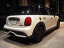 ＭＩＮＩ クーパーＳ　レゾリュート・エディション　特別仕様車　ワンオーナー　禁煙車　本革シート　シートヒーター　Ａｐｐｌｅ　ＣａｒＰｌａｙ　ドライブレコーダー　パーキングアシスト　車線逸脱警告　ランフラットタイヤ　障害物センサー（7枚目）