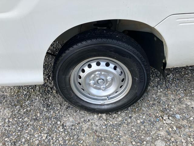 ハイゼットトラック スペシャル エアコン 4WD 最大積載量350kg マニュアル車 車検令和8年11月 走行距離70000キロ台 シガーソケット(8枚目)