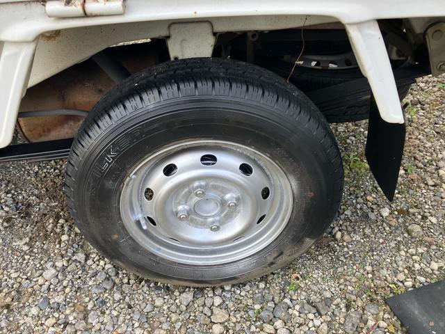 ハイゼットトラック スペシャル エアコン 4WD 最大積載量350kg マニュアル車 車検令和8年11月 走行距離70000キロ台 シガーソケット(9枚目)