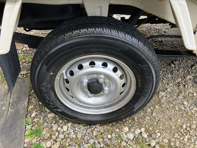 ハイゼットトラック スペシャル エアコン 4WD 最大積載量350kg マニュアル車 車検令和8年11月 走行距離70000キロ台 シガーソケット(10枚目)