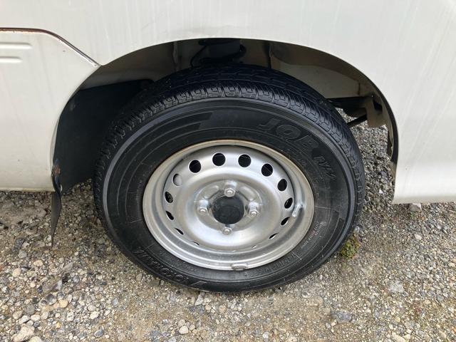 ハイゼットトラック スペシャル エアコン 4WD 最大積載量350kg マニュアル車 車検令和8年11月 走行距離70000キロ台 シガーソケット(11枚目)