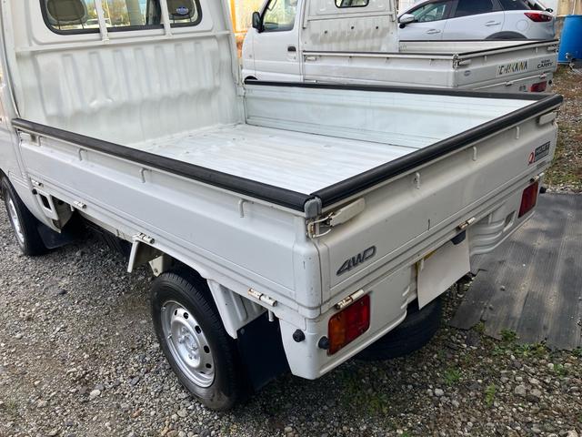 ハイゼットトラック スペシャル エアコン 4WD 最大積載量350kg マニュアル車 車検令和8年11月 走行距離70000キロ台 シガーソケット(14枚目)