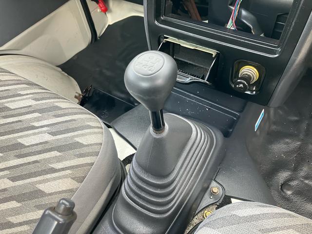 ハイゼットトラック スペシャル エアコン 4WD 最大積載量350kg マニュアル車 車検令和8年11月 走行距離70000キロ台 シガーソケット(19枚目)