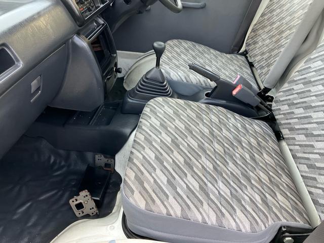 ハイゼットトラック スペシャル エアコン 4WD 最大積載量350kg マニュアル車 車検令和8年11月 走行距離70000キロ台 シガーソケット(28枚目)