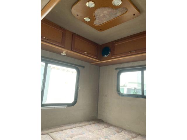 キャリイトラック 　キャンピングカー　ＡＴ　バックカメラ　タープ　ソラーパネル　梯子　ナビ　ＡＭ／ＦＭ　ＡＵＸ　パワーステアリング　エアコン（12枚目）