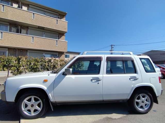 ラシーン ft タイプII 4WD 車検整備付 走行124000Km 4速オートマ ホワイト Wエアバッグ ABS ルーフレール 背面タイヤ レトロパネル ガソリン車(3枚目)