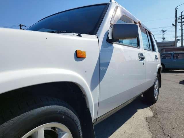 ラシーン ft タイプII 4WD 車検整備付 走行124000Km 4速オートマ ホワイト Wエアバッグ ABS ルーフレール 背面タイヤ レトロパネル ガソリン車(9枚目)