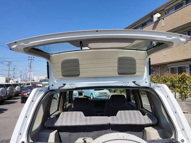 ラシーン ft タイプII 4WD 車検整備付 走行124000Km 4速オートマ ホワイト Wエアバッグ ABS ルーフレール 背面タイヤ レトロパネル ガソリン車(11枚目)
