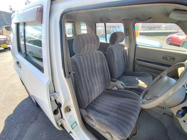 ラシーン ft タイプII 4WD 車検整備付 走行124000Km 4速オートマ ホワイト Wエアバッグ ABS ルーフレール 背面タイヤ レトロパネル ガソリン車(26枚目)