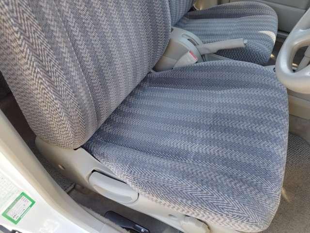 ラシーン ft タイプII 4WD 車検整備付 走行124000Km 4速オートマ ホワイト Wエアバッグ ABS ルーフレール 背面タイヤ レトロパネル ガソリン車(27枚目)