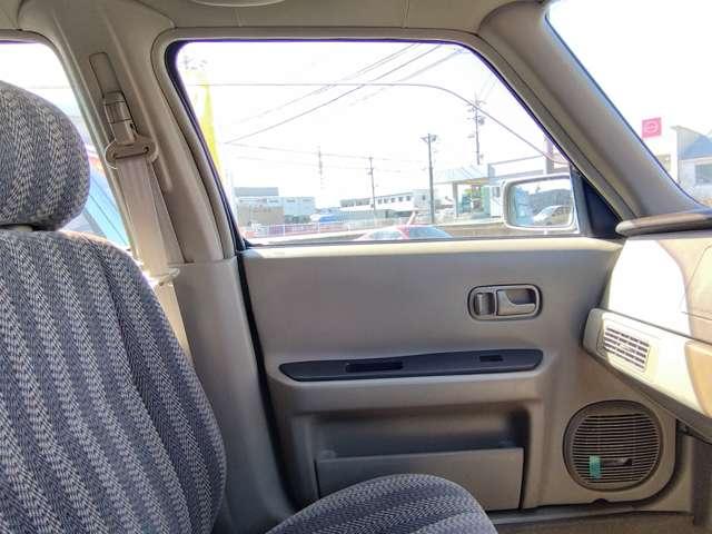 ラシーン ft タイプII 4WD 車検整備付 走行124000Km 4速オートマ ホワイト Wエアバッグ ABS ルーフレール 背面タイヤ レトロパネル ガソリン車(32枚目)