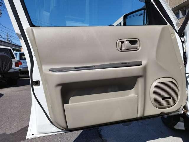 ラシーン ft タイプII 4WD 車検整備付 走行124000Km 4速オートマ ホワイト Wエアバッグ ABS ルーフレール 背面タイヤ レトロパネル ガソリン車(44枚目)