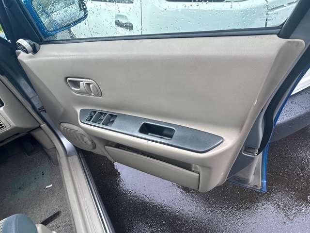 ラシーン フォルザ 背面タイヤ 4WD ルーフレール 車検整備付 4速オートマ 走行114000Km ブルー 修復歴無 ABS Wエアバッグ 整備付 ガソリン車(6枚目)