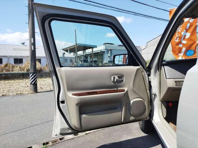 ラシーン タイプII 4WD キーレス カーナビ ETC 車検整備付 パワステ 新品タイヤ ラック ドライブレコーダー サンドベージュ 4速オートマ ルーフレール レトロパネル(31枚目)