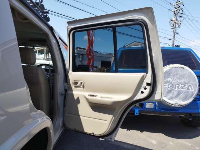 ラシーン タイプII 4WD キーレス カーナビ ETC 車検整備付 パワステ 新品タイヤ ラック ドライブレコーダー サンドベージュ 4速オートマ ルーフレール レトロパネル(33枚目)