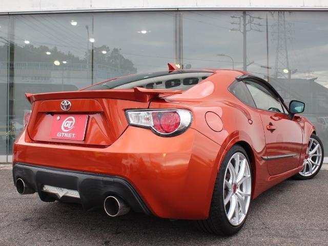 ８６ ＧＴ　ＲＡＹＳ製グラムライツ１８インチアルミ　ＴＲＤフロントエアロ　フジツボマフラー　ＢＬＩＴＺ車高調　純正ナビＴＶ　バックカメラ　ＥＴＣ　ミラー型ドラレコ　スーパーキャットレーダー　タワーバー（3枚目）