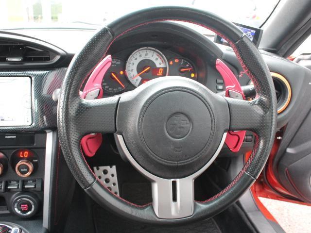 ８６ ＧＴ　ＲＡＹＳ製グラムライツ１８インチアルミ　ＴＲＤフロントエアロ　フジツボマフラー　ＢＬＩＴＺ車高調　純正ナビＴＶ　バックカメラ　ＥＴＣ　ミラー型ドラレコ　スーパーキャットレーダー　タワーバー（8枚目）