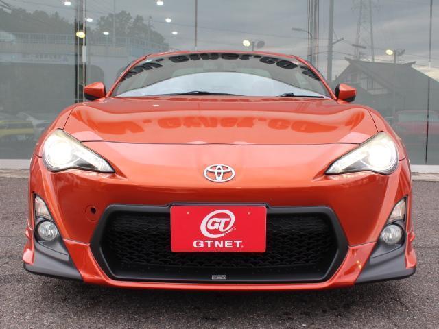 ８６ ＧＴ　ＲＡＹＳ製グラムライツ１８インチアルミ　ＴＲＤフロントエアロ　フジツボマフラー　ＢＬＩＴＺ車高調　純正ナビＴＶ　バックカメラ　ＥＴＣ　ミラー型ドラレコ　スーパーキャットレーダー　タワーバー（12枚目）