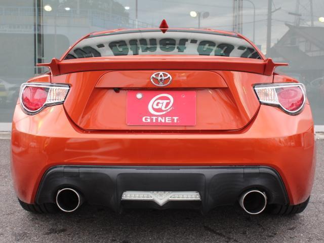８６ ＧＴ　ＲＡＹＳ製グラムライツ１８インチアルミ　ＴＲＤフロントエアロ　フジツボマフラー　ＢＬＩＴＺ車高調　純正ナビＴＶ　バックカメラ　ＥＴＣ　ミラー型ドラレコ　スーパーキャットレーダー　タワーバー（13枚目）