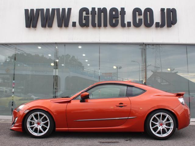 ８６ ＧＴ　ＲＡＹＳ製グラムライツ１８インチアルミ　ＴＲＤフロントエアロ　フジツボマフラー　ＢＬＩＴＺ車高調　純正ナビＴＶ　バックカメラ　ＥＴＣ　ミラー型ドラレコ　スーパーキャットレーダー　タワーバー（15枚目）