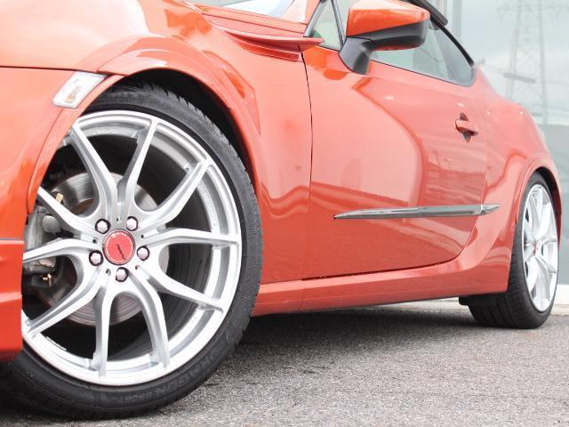 ８６ ＧＴ　ＲＡＹＳ製グラムライツ１８インチアルミ　ＴＲＤフロントエアロ　フジツボマフラー　ＢＬＩＴＺ車高調　純正ナビＴＶ　バックカメラ　ＥＴＣ　ミラー型ドラレコ　スーパーキャットレーダー　タワーバー（16枚目）