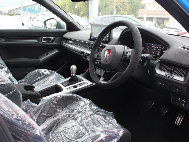 シビック タイプR レーシングブラックパッケージ ワンオーナー ホンダセンシング 純正ナビ フルセグ バックカメラ ETC2.0 純正19インチアルミ ブレンボキャリパー ワイヤレス充電 LEDヘッドライト(4枚目)