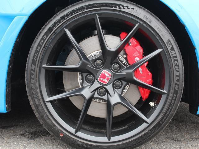 シビック タイプR レーシングブラックパッケージ ワンオーナー ホンダセンシング 純正ナビ フルセグ バックカメラ ETC2.0 純正19インチアルミ ブレンボキャリパー ワイヤレス充電 LEDヘッドライト(18枚目)
