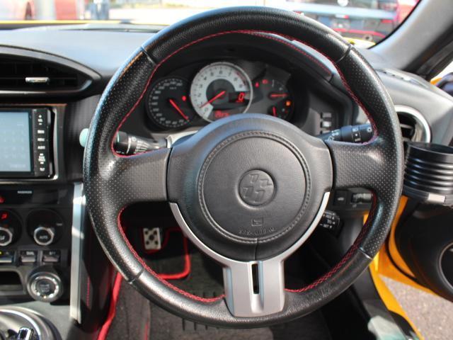 ８６ ＧＴ　ワンオーナー　ＴＲＤモノブロックブレーキキット　アドバンＧＴ１８インチ　ＴＲＤマフラー　ＴＲＤトランクスポイラー　後期ライト前後　ＴＥＩＮ車高調　ストラーダナビ　フルセグ　バックカメラ　買取車（8枚目）