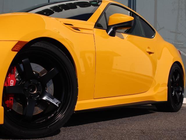 ８６ ＧＴ　ワンオーナー　ＴＲＤモノブロックブレーキキット　アドバンＧＴ１８インチ　ＴＲＤマフラー　ＴＲＤトランクスポイラー　後期ライト前後　ＴＥＩＮ車高調　ストラーダナビ　フルセグ　バックカメラ　買取車（16枚目）