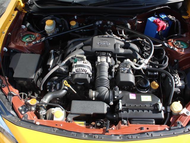 ８６ ＧＴ　ワンオーナー　ＴＲＤモノブロックブレーキキット　アドバンＧＴ１８インチ　ＴＲＤマフラー　ＴＲＤトランクスポイラー　後期ライト前後　ＴＥＩＮ車高調　ストラーダナビ　フルセグ　バックカメラ　買取車（20枚目）