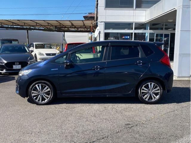 フィットハイブリッド Ｓパッケージ　純正ナビ　衝突軽減ブレーキ　ＣＤ／ＤＶＤ再生　ＬＥＤヘッド　ＴＶ　バックカメラ　ＥＴＣ　クルーズコントロール（9枚目）