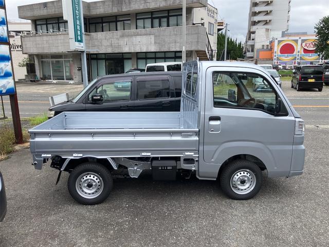 ハイゼットトラック スタンダード　スマートアシスト　５速ミッション車　アイドリングストップ　エアコン　パワステ　ラジオ　届出済未使用車　三方開　禁煙車　オートライト　Ｗエアバッグ　ＡＢＳ（5枚目）