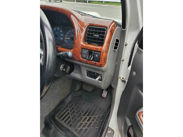 ジムニー FISフリースタイルワールドカップリミテッド インタークーラーターボ リフトアップ 社外マフラー バンパー バンパーガード ターボタイマー ウッド調パネル 4WD オートマ車(20枚目)