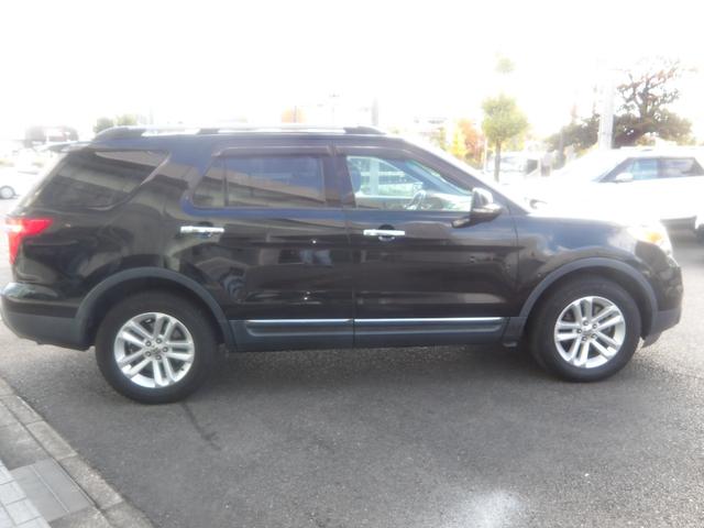 エクスプローラー リミテッド　１オーナー／パノラマサンルーフ／黒革シート／ＥＴＣ／シートクーラー＆ヒーター／パワーリアゲート／電動格納サードシート／リアモニター／フロント・サイド・バックカメラ（4枚目）