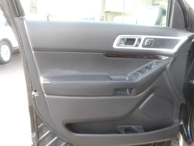 エクスプローラー リミテッド　１オーナー／パノラマサンルーフ／黒革シート／ＥＴＣ／シートクーラー＆ヒーター／パワーリアゲート／電動格納サードシート／リアモニター／フロント・サイド・バックカメラ（42枚目）