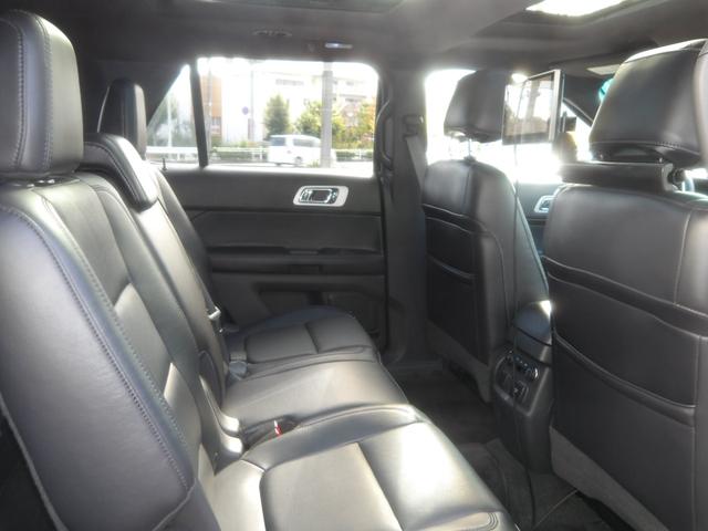 エクスプローラー リミテッド　１オーナー／パノラマサンルーフ／黒革シート／ＥＴＣ／シートクーラー＆ヒーター／パワーリアゲート／電動格納サードシート／リアモニター／フロント・サイド・バックカメラ（55枚目）