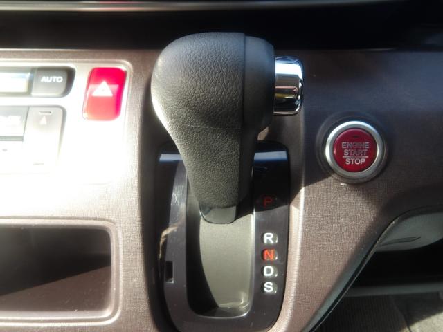 N-ONE プレミアム ツアラー・Lパッケージ 純正ナビ/バックカメラ/クルーズコントロール/キセノンヘッドライト/純正AW/ツートンカラー/ターボ(11枚目)