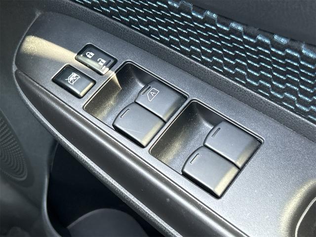 ノート Ｘ　ＤＩＧ－Ｓ　Ｖセレクション＋セーフティ　全周囲カメラ　ナビ　ＴＶ　クリアランスソナー　レーンアシスト　衝突被害軽減システム　オートライト　スマートキー　アイドリングストップ　電動格納ミラー　ＣＶＴ　盗難防止システム　衝突安全ボディ　ＡＢＳ（48枚目）